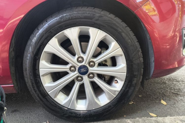 Used Ford Escort 2015 1.5L Manual Fashion Edition Right Front Wheel Hub