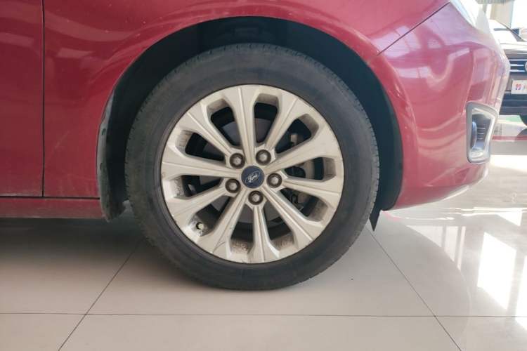 Used Ford Escort 2015 1.5L Manual Fashion Edition Right Front Wheel Hub
