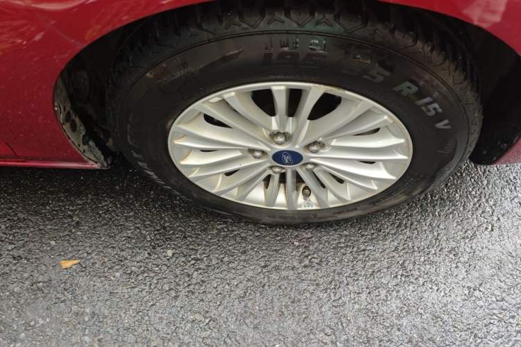 Used Ford Escort 2015 1.5L Automatic Comfort Edition Right Front Wheel Hub