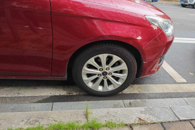 Used Ford Escort 2015 1.5L Automatic Fashion Model Right Front Wheel Hub
