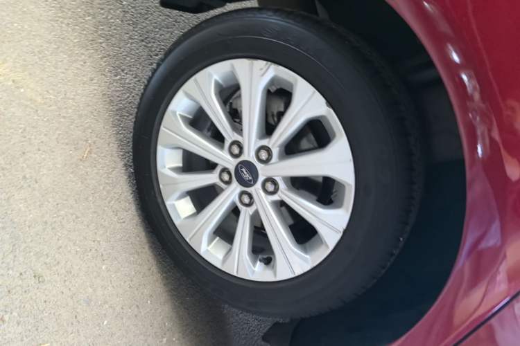 Used Ford Escort 2015 1.5L Automatic Fashion Model Right Rear Wheel Hub