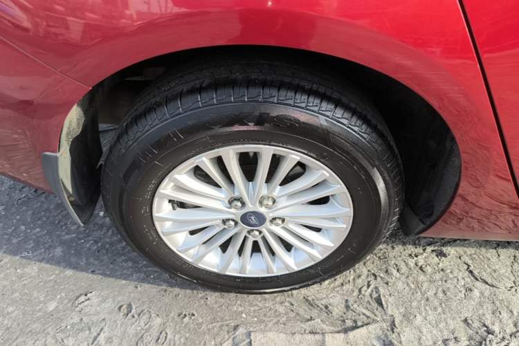Used Ford Escort 2015 1.5L Automatic Comfort Edition Right Rear Wheel Hub