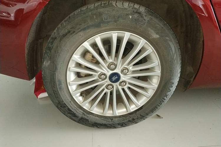 Used Ford Escort 2015 1.5L Automatic Comfort Edition Right Rear Wheel Hub