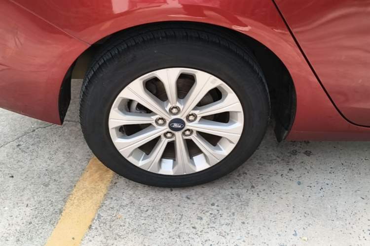 Used Ford Escort 2015 1.5L Automatic Fashion Model Right Rear Wheel Hub