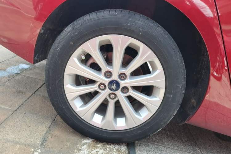 Used Ford Escort 2015 1.5L Automatic Fashion Model Right Rear Wheel Hub