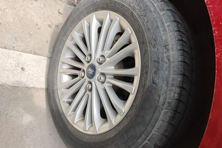 Used Ford Escort 2015 1.5L Manual Comfort Model Right Rear Wheel Hub