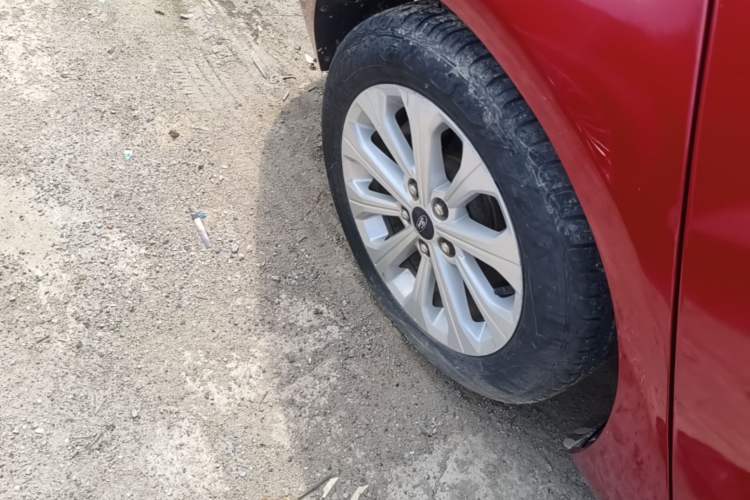 Used Ford Escort 2015 1.5L Automatic Fashion Model Right Rear Wheel Hub