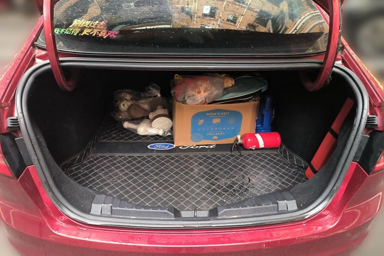 Used Ford Escort 2015 1.5L Automatic Fashion Model Trunk