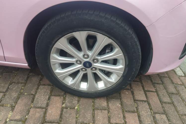 Used Ford Escort 2015 1.5L Automatic Fashion Model Right Front Wheel Hub