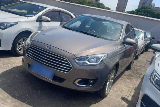 Ford Escort 2015 1.5L Automatic Fashion Model مستعملة