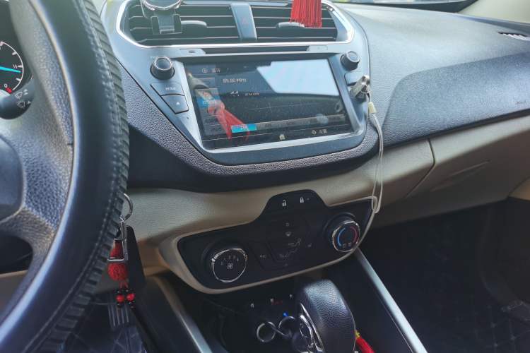 Used Ford Escort 2015 1.5L Automatic Comfort Edition Audio And AC Panel