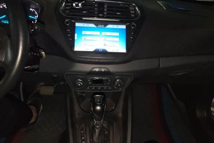 Used Ford Escort 2015 1.5L Automatic Fashion Model Audio And AC Panel