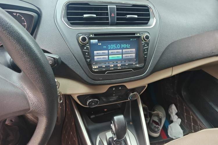 Used Ford Escort 2015 1.5L Automatic Comfort Edition Audio And AC Panel