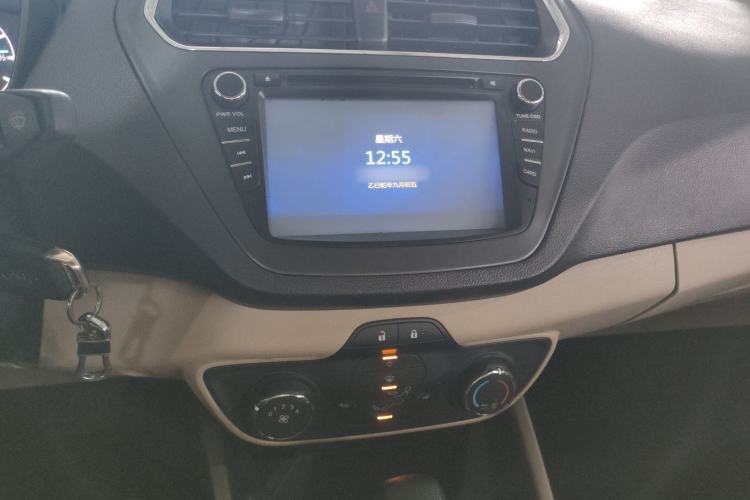 Used Ford Escort 2015 1.5L Automatic Comfort Edition Audio And AC Panel