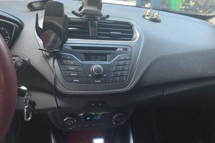 Used Ford Escort 2015 1.5L Automatic Fashion Model Audio And AC Panel