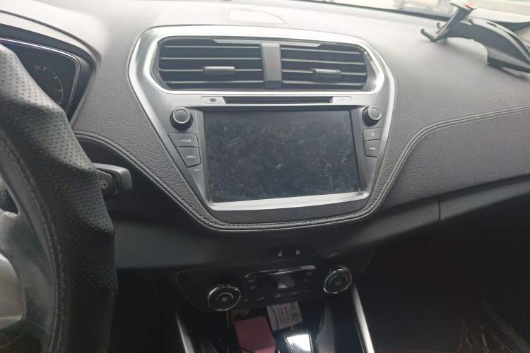 Used Ford Escort 2015 1.5L Automatic Fashion Model Audio And AC Panel