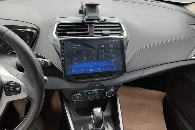 Used Ford Escort 2015 1.5L Automatic Fashion Model Audio And AC Panel