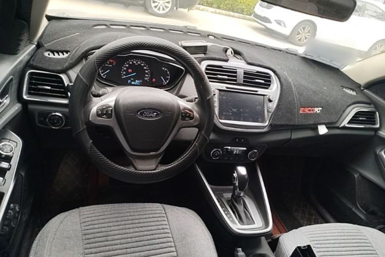 Used Ford Escort 2015 1.5L Automatic Fashion Model Center Console
