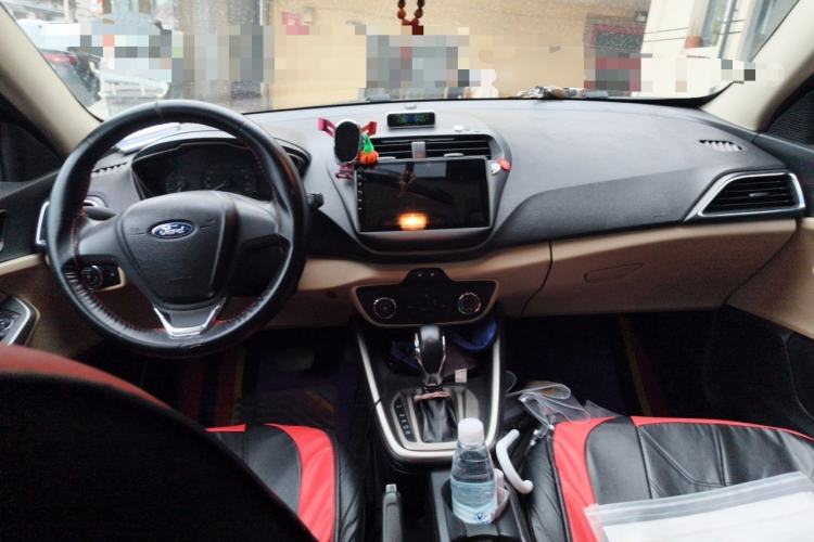 Used Ford Escort 2015 1.5L Automatic Comfort Edition Center Console