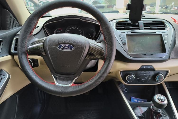 Used Ford Escort 2015 1.5L Manual Comfort Model Center Console