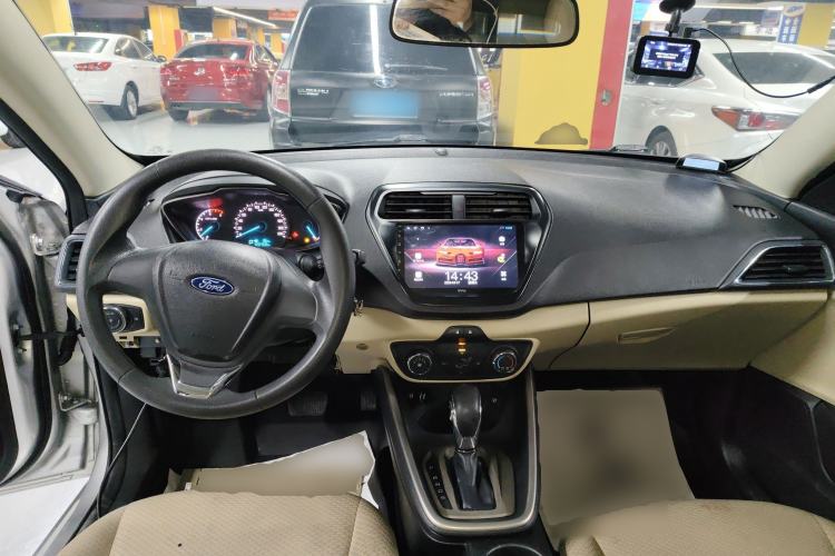 Used Ford Escort 2015 1.5L Automatic Comfort Edition Center Console