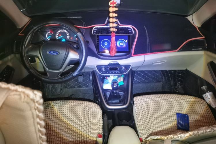 Used Ford Escort 2015 1.5L Manual Fashion Edition Center Console