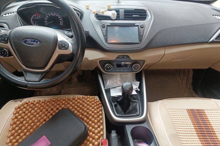 Used Ford Escort 2015 1.5L Manual Fashion Edition Center Console