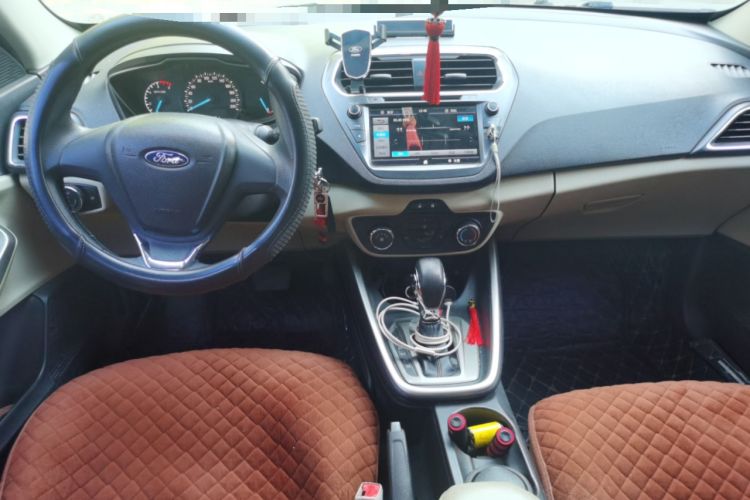 Used Ford Escort 2015 1.5L Automatic Comfort Edition Center Console