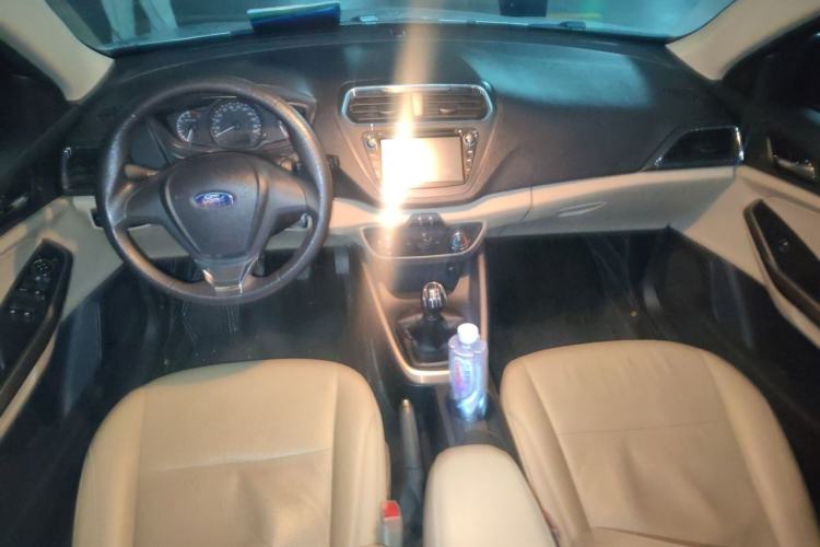 Used Ford Escort 2015 1.5L Manual Comfort Model Center Console