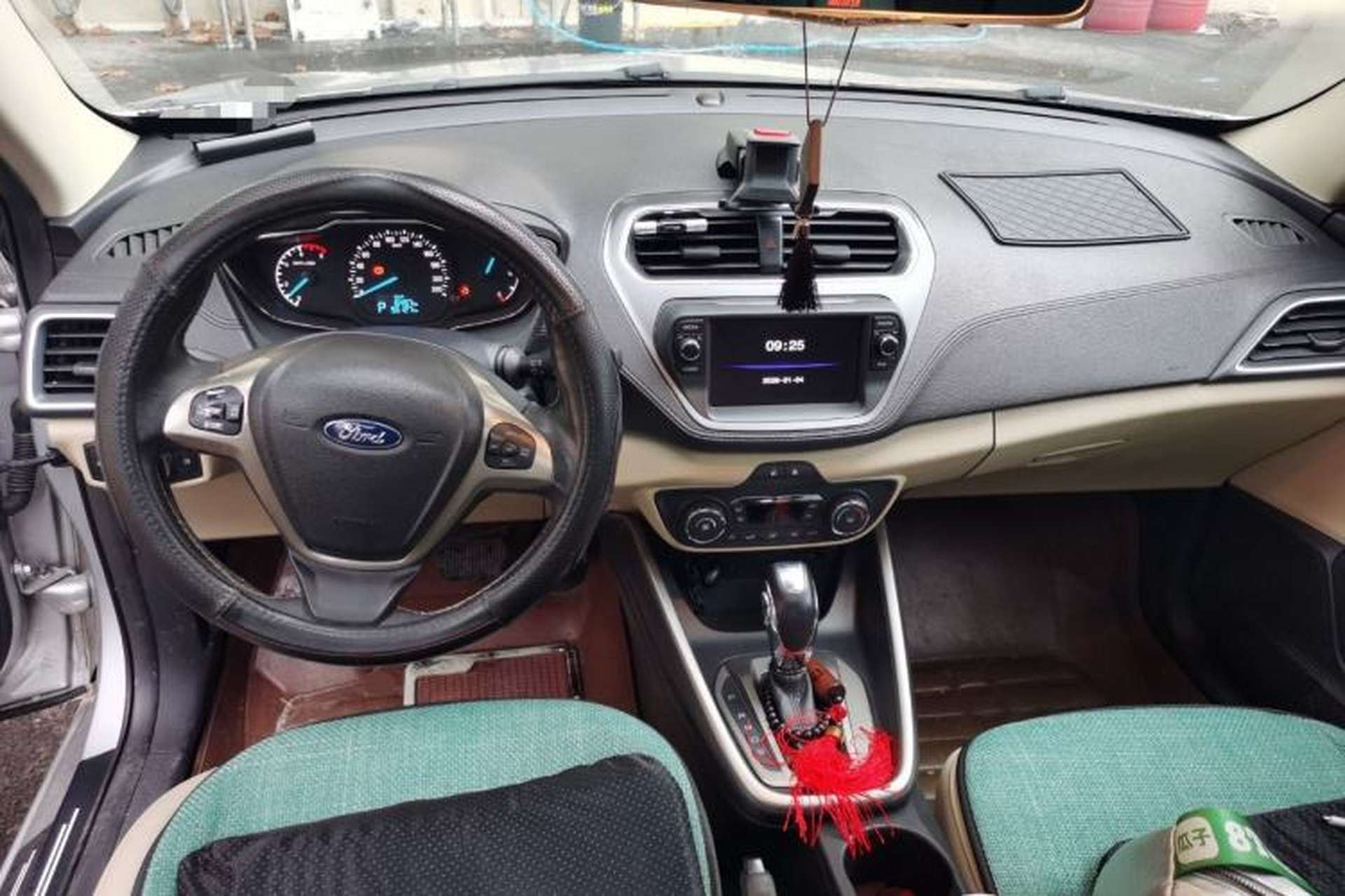 Used Ford Escort 2015 1.5L Automatic Fashion Model Center Console