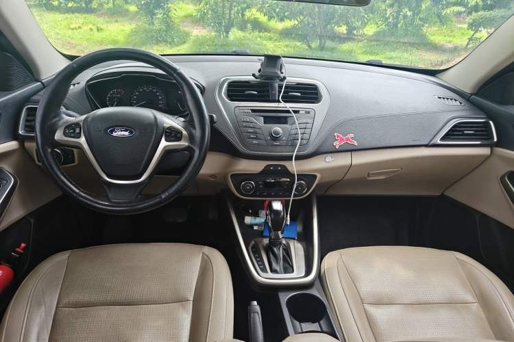 Used Ford Escort 2015 1.5L Automatic Fashion Model Center Console