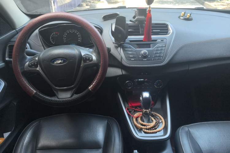 Used Ford Escort 2015 1.5L Automatic Fashion Model Center Console