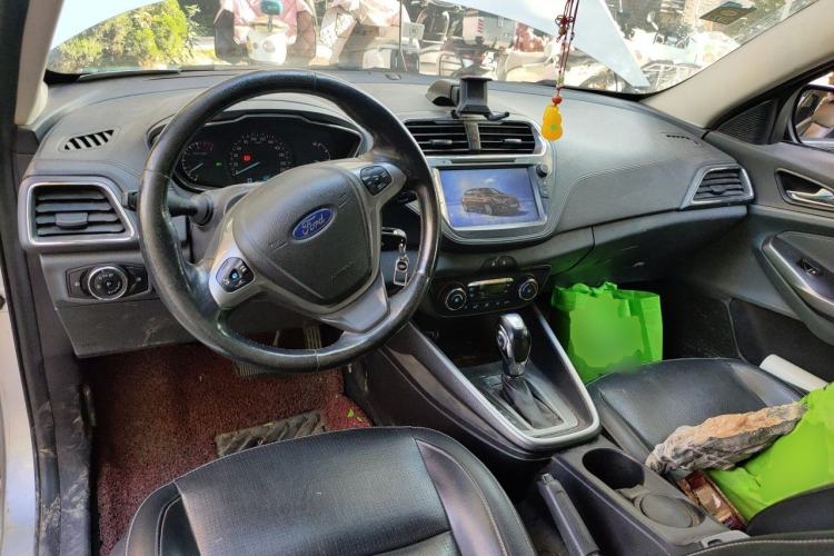 Used Ford Escort 2015 1.5L Automatic Fashion Model Center Console