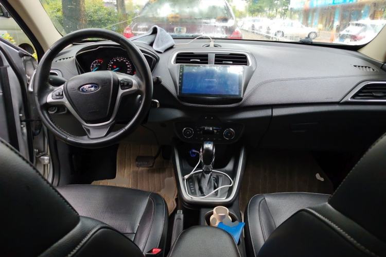 Used Ford Escort 2015 1.5L Automatic Fashion Model Center Console