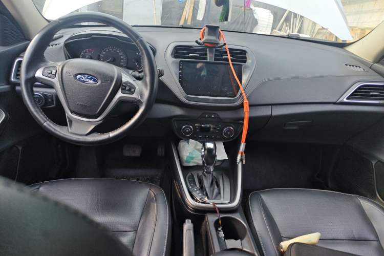 Used Ford Escort 2015 1.5L Automatic Fashion Model Center Console