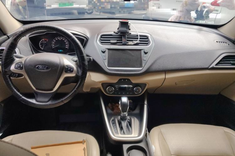 Used Ford Escort 2015 1.5L Automatic Fashion Model Center Console