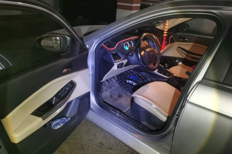 Used Ford Escort 2015 1.5L Manual Fashion Edition Driver Seat