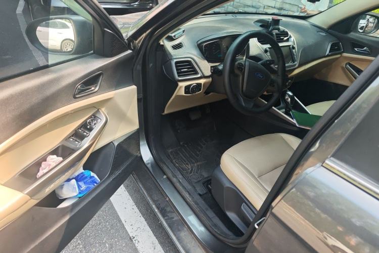 Used Ford Escort 2015 1.5L Automatic Fashion Model Driver Seat