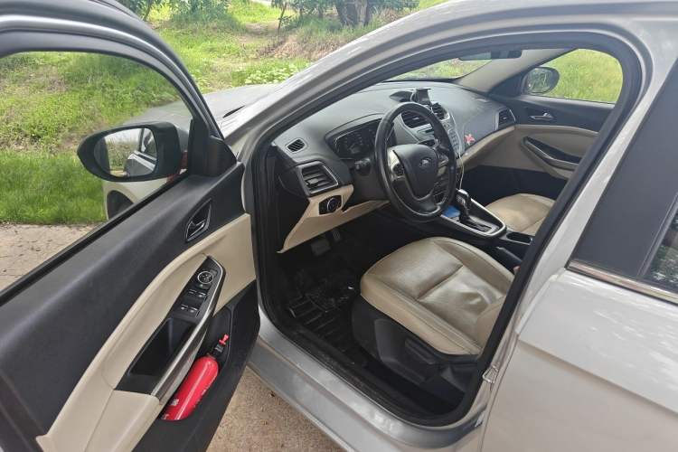 Used Ford Escort 2015 1.5L Automatic Fashion Model Driver Seat