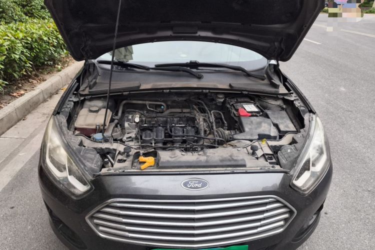 Used Ford Escort 2015 1.5L Manual Comfort Model Engine Bay