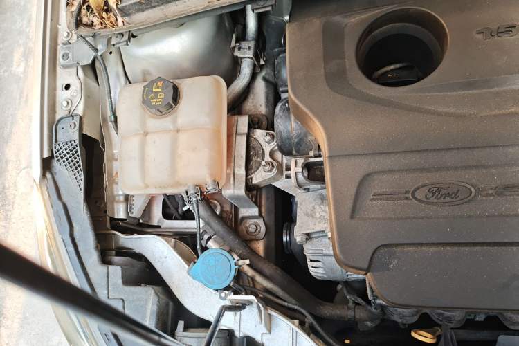 Used Ford Escort 2015 1.5L Automatic Comfort Edition Engine Bay Right