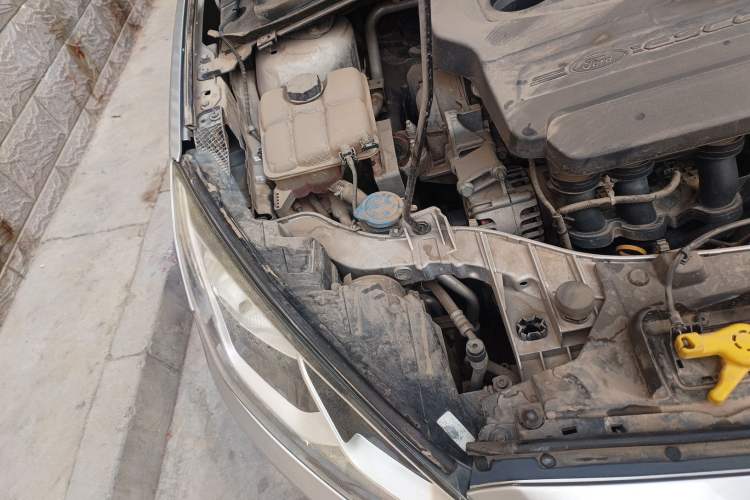 Used Ford Escort 2015 1.5L Manual Fashion Edition Engine Bay Right