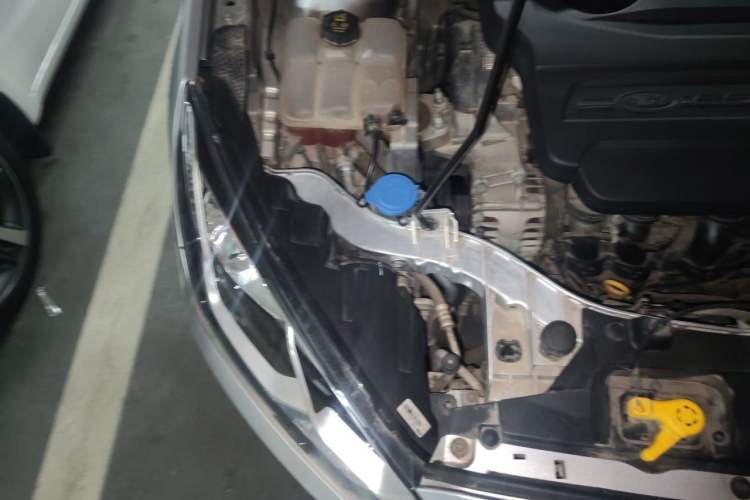 Used Ford Escort 2015 1.5L Manual Comfort Model Engine Bay Right
