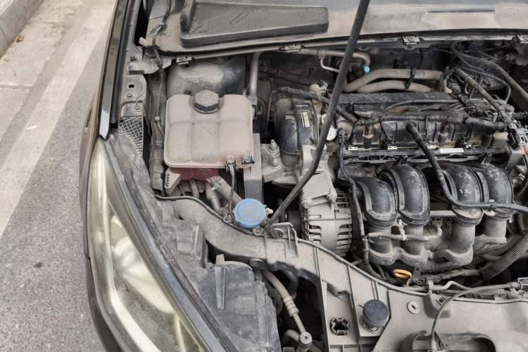 Used Ford Escort 2015 1.5L Manual Comfort Model Engine Bay Right