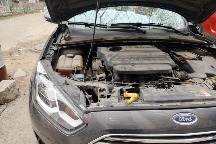 Used Ford Escort 2015 1.5L Manual Comfort Model Engine Bay Right