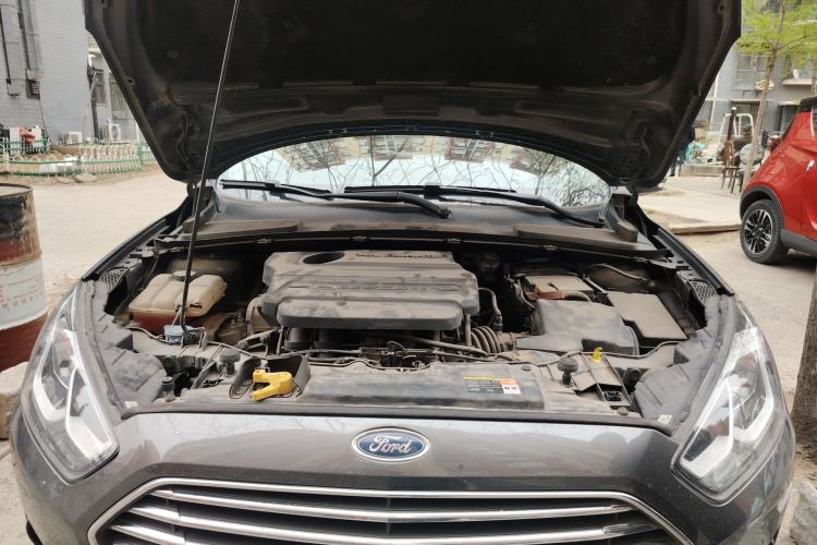 Used Ford Escort 2015 1.5L Manual Comfort Model Engine Bay