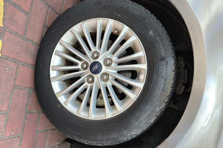 Used Ford Escort 2015 1.5L Manual Comfort Model Exterior 1