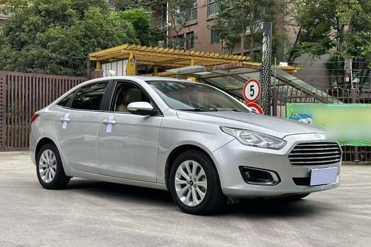 Used Ford Escort 2015 1.5L Automatic Fashion Model Exterior 1