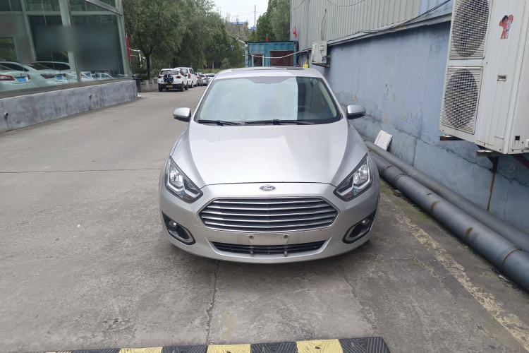 Used Ford Escort 2015 1.5L Automatic Fashion Model Exterior 1
