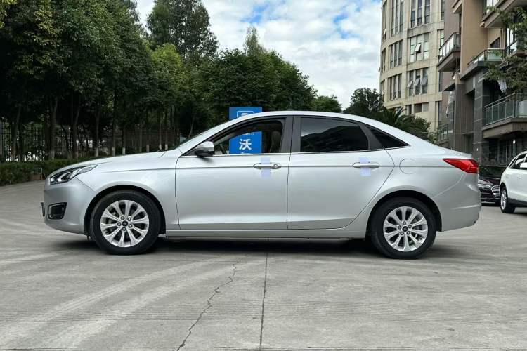 Used Ford Escort 2015 1.5L Automatic Fashion Model Exterior 2